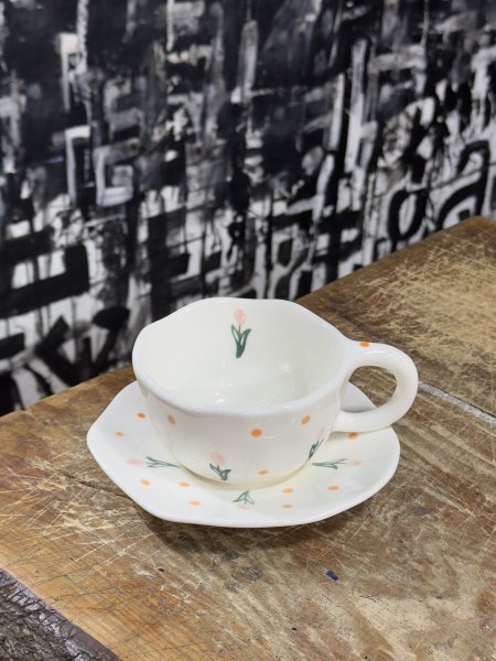 كوب منقط برتقالي