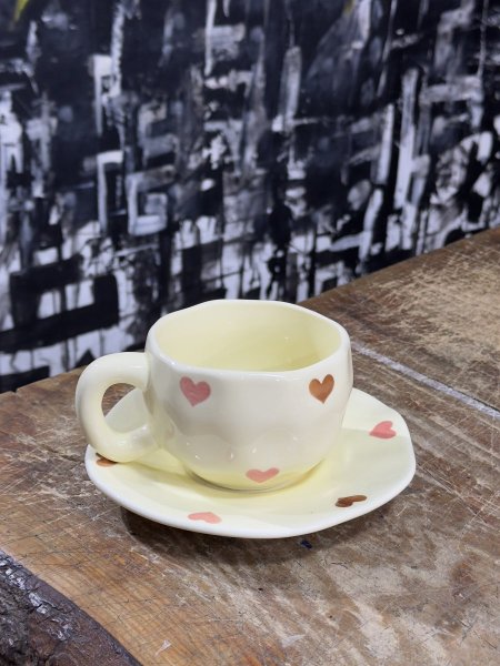 كوب قلوب اصفر