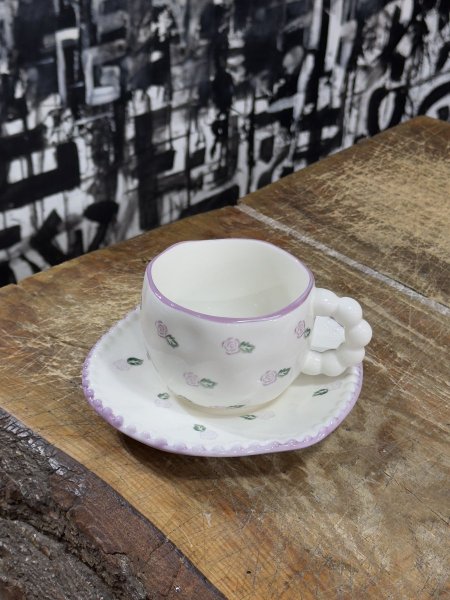 كوب مورد بنفسجي