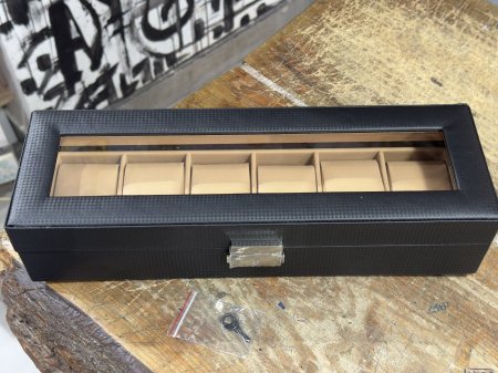 منظم اكسسوار جلد اسود وبيج