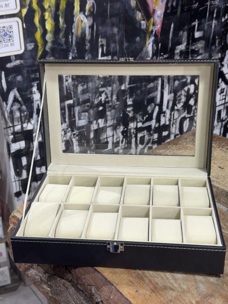 منظم ساعات جلد اسود