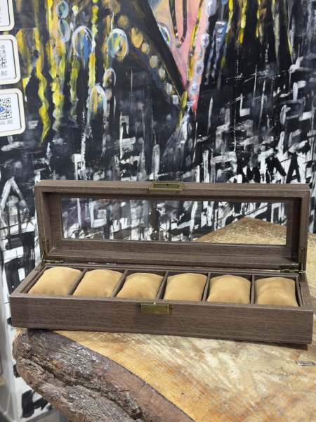 منظم اكسسوار خشب بني