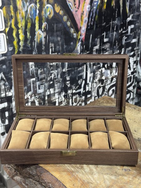 منظم اكسسوار خشب بني