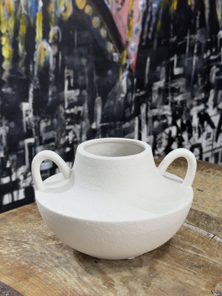 فازة ابيض عريضة