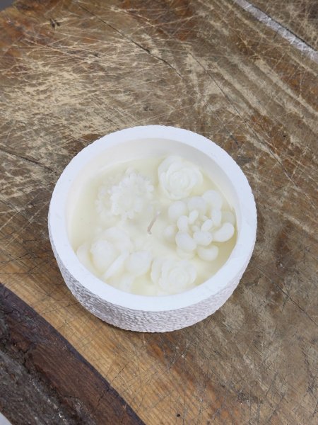 شمعة معطرة ابيض