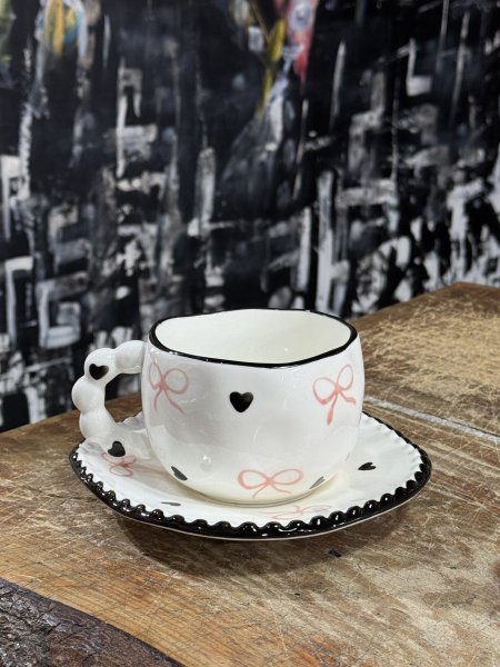 كوب قلوب وفيونكا