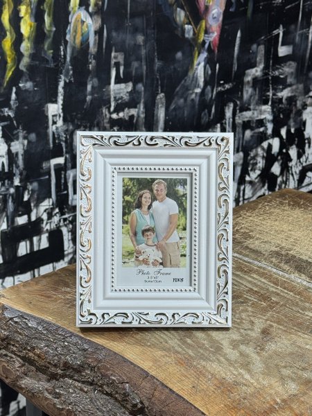 برواز ابيض مذهب