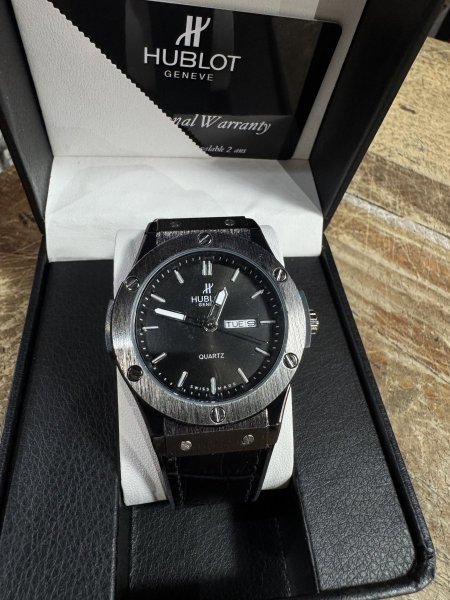 ساعة hublot جلد