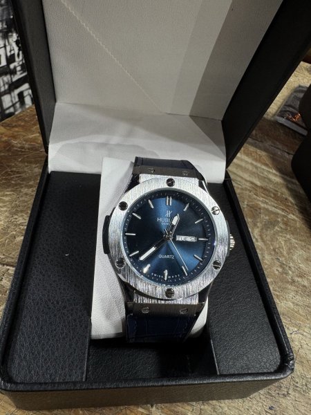 ساعة hublot كحلي