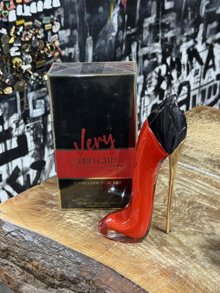 Very Good Girl Eau De Parfum