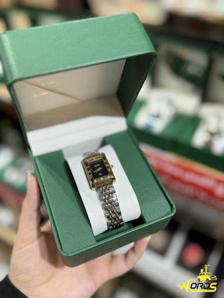 ذهبي مينا اسود