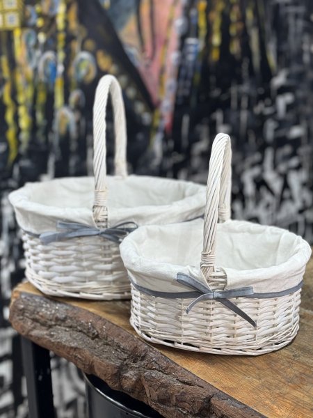 سلة قش ابيض وسكني