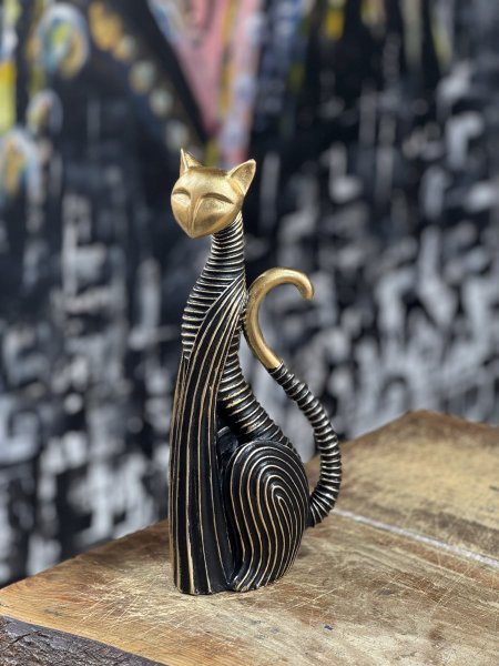 تحفة قطة اسود وذهبي