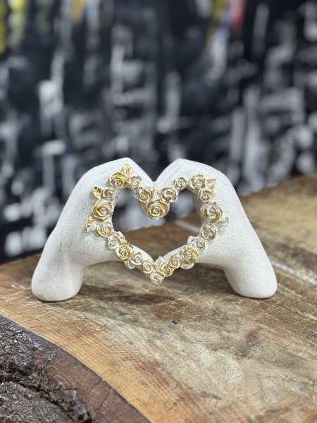 تحفة قلب يد مورد