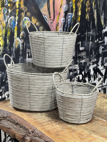 سلة قش وحديد سكني