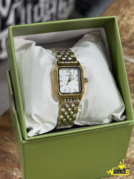 فضي وذهبي مينا ابيض