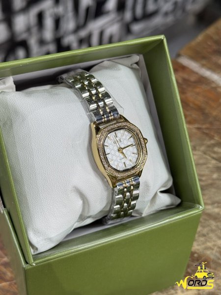 فضي وذهبي مينا ابيض