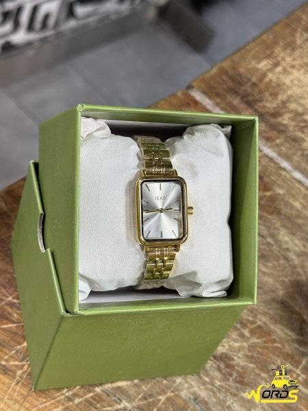 ذهبي مينا ابيض