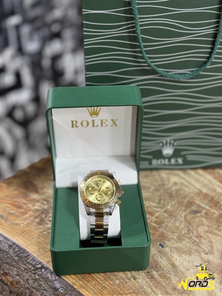 ذهبي وفضي مينا ذهبي