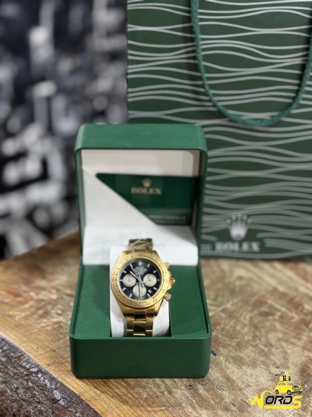 ذهبي مينا اسود