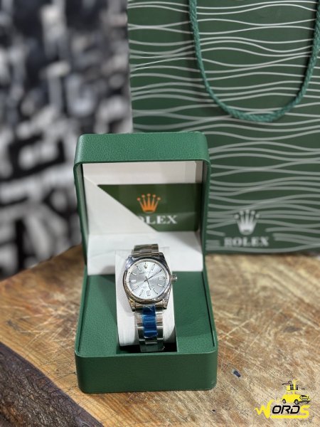 فضي مينا ابيض